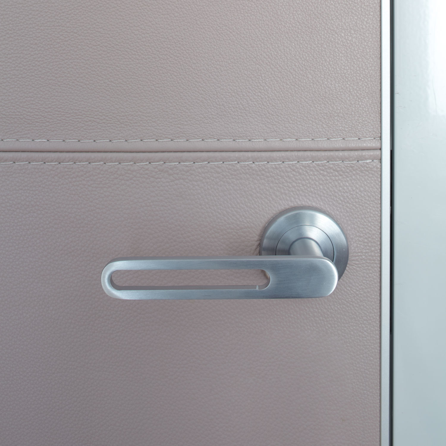 Фото Дверь в коже LEATHER