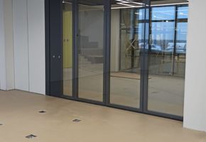 NAYADA SmartWall WG5 в проекте Установка раздвижной перегородки и козырька в школе г. Губкинский