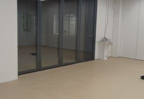 NAYADA SmartWall WG5 в проекте Установка раздвижной перегородки и козырька в школе г. Губкинский