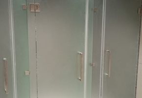 Душевые кабины Nayada Shower в проекте Строительно-монтажные работы на объекте «Административно бытовой жилой комплекс месторождения им. А. Жагрина» для нужд ООО «Газпромнефть-Хантос».