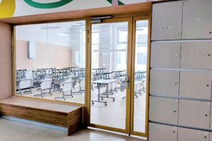 Проект Установка стеклянных перегородок Nayada TWIN и дверей Vitrage I на школьном комплексе г. Екатеринбург.