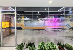 NAYADA-Twin в проекте Изготовление и монтаж стационарных перегородок TWIN и двери Nayada Intero W г. Екатеринбург в IT-компании «Тензор»