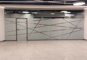 Цельностеклянные двери в проекте Изготовление цельностеклянной перегородки для Дворца Водных Видов Спорта г. Екатеринбург