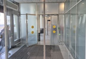 NAYADA-Standart в проекте Монтаж дверей и перегородок в Международном аэропорту Рощино имени Д. И. Менделеева