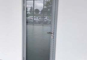 Двери VITRAGE I,II в проекте Изготовление цельностеклянной перегородки и входной группы для автосалона Chery г. Пермь