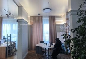 Изготовление цельностеклянной перегородки и цельностеклянных дверей для офиса продаж ЖК Скандиа, Тюмень