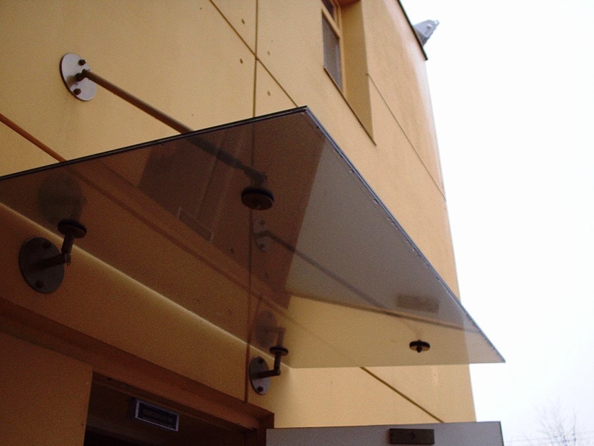 Фото Козырьки и навесы из стекла