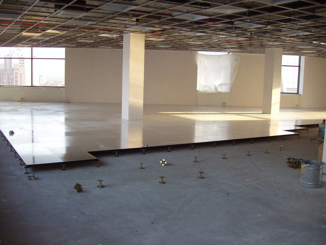 Фото Фальшполы компании CBI Europe (Italy)