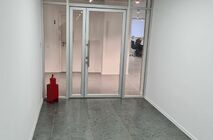 Установка офисных перегородок и дверей в офисном центре 