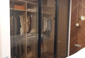 Откатная дверь в частном интерьере